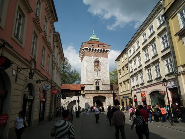 Ulica Floriańska i Brama Floriańska w tle