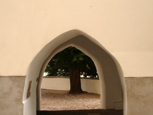 Brama do klasztoru OO. Franciszkanow - Reformatow.