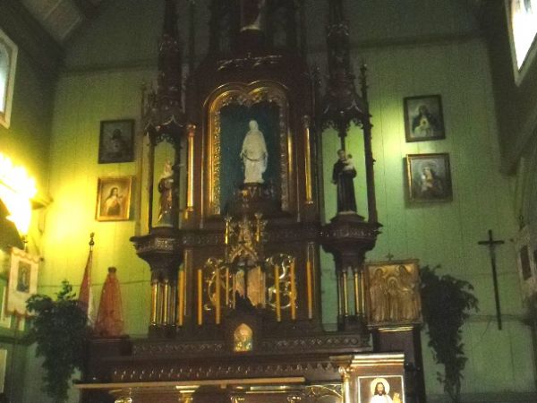 Wnętrze kościoła drewnianego.