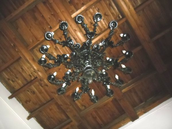 Żyrandol w Wieży Trynitarskiej.
