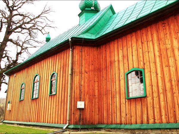 Cerkiew greckokatolicka p.w. Soboru Bogarodzicy w Hłomczy , zbudowana w 1859 r. Obok cerkwi wzniesiono w tym samym czasie dzwonnicę murowaną, w której wiszą trz