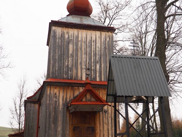cerkiew, dzwonnica, cmentarz - warto dołożyć starań, by podziwiać cerkiew wewnątrz - klucze u pani po drugiej stronie drogi.