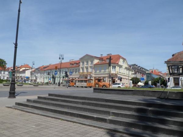 Stare Miasto i alternatywa zwiedzania miasta z okien wagonów ciągnionych przez stylowy parowóz - regularna, pełna atrakcji trasa i tak wszędzie się zdąży !