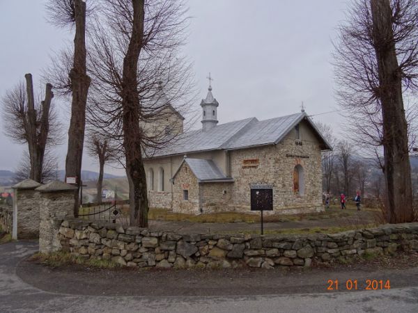 cerkiew - nad nawą ośmioboczna wieżyczka z pozorną sygnaturką.
