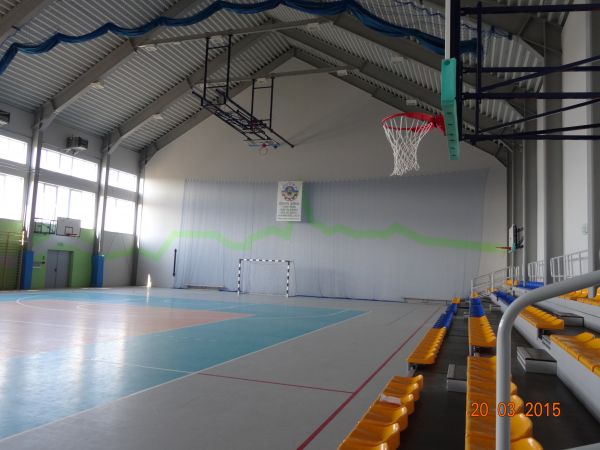 hala sportowa - w Zespole Szkół Centrum Kształcenia Rolniczego, szkoła prowadzona jest przez Ministra Rolnictwa i Rozwoju Wsi.