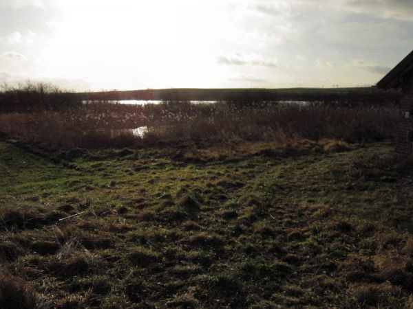 Jezioro Pieckowskie w pobliżu przystanku autobusowego od południowej strony Pieckowa 2011-12-10