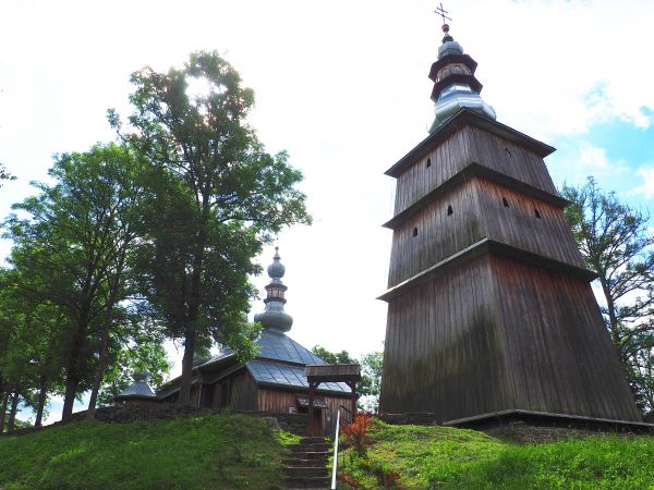 pierwotna cerkiew - wzniesiona jeszcze przed 1526r. pobudowana była na sąsiednim wzgórzu i wybuchł pożar i gdy płonęła - cudownym sposobem wyleciała z niej nie