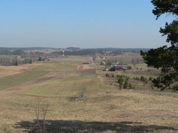 Widok z największego wzniesienia na fragment miejscowości.