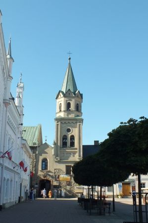 Kościół o.o. Franciszkanów   p w  Podwyższenia Krzyża Świętego, sanktuarium Matki Bożej Pocieszenia. W tym kościele został ochrzczony /w 1845 r/ św. ks. Zygmunt