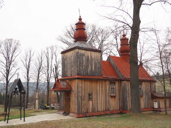 cerkiew, dzwonnica, cmentarz - warto dołożyć starań, by podziwiać cerkiew wewnątrz - klucze u pani po drugiej stronie drogi.