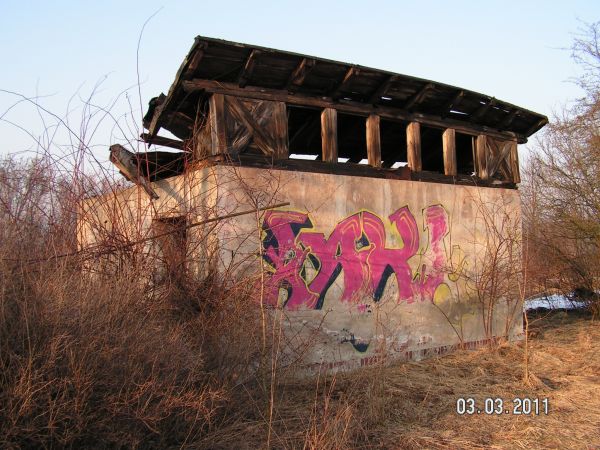 Skorzynice. Wieś.Stacja kolejowa PKP.Dalsza dewastacja  - toalety..