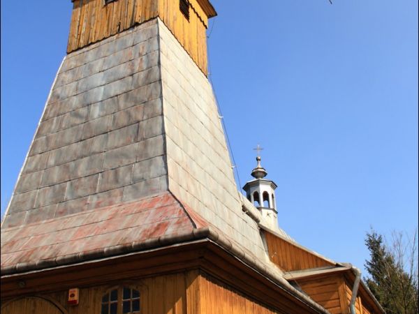 Kościół filialny pw. św. Jana Chrzciciela wzniesiony zapewne ok. poł. XVII w. (wg tradycji jeszcze w XVI w.). Wielokrotnie restaurowany i przebudowywany.  Wokół