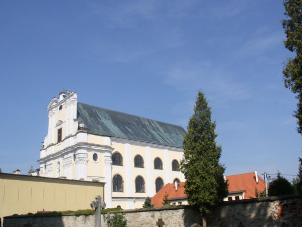 kościół bracki /bo służył najpierw w szczególności braciom opactwa cystersów/ - widok po wyjściu z Mauzoleum Piastów.