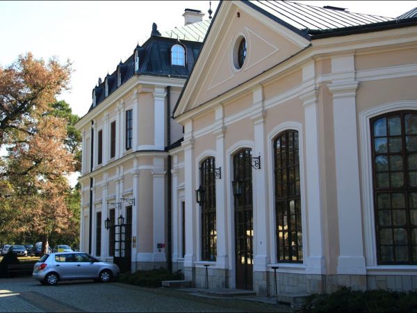 Zespół pałacowo - parkowy Czartoryskich .