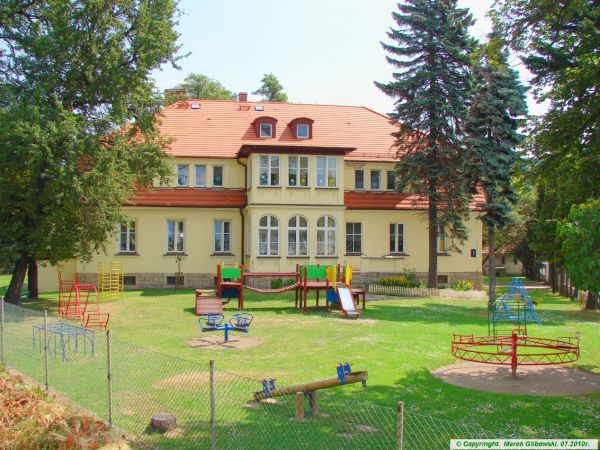 Szczytna ul. Leśna 1  Przedszkole