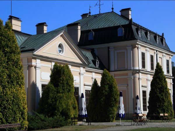 Zespół pałacowo - parkowy Czartoryskich .