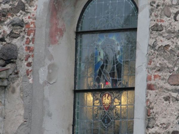 JEDEN Z WIELU PIĘKNYCH WITRAŻY