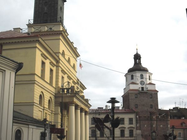 Krakowskie Przedmieście. Widoczny Ratusz i Brama Krakowska.