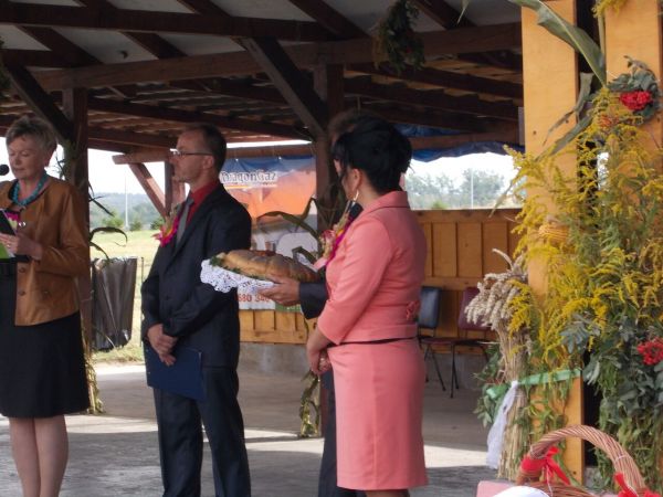 Powitanie przez panią wójt i sołtysa przybyłych gości