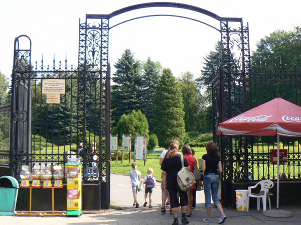GŁÓWNA BRAMA WEJŚCIOWA DO ZOO