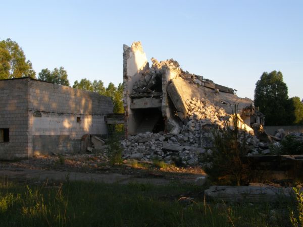 Zdewastowana fabryka domów ul. Północnej   fot.  39