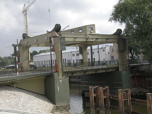 Most z podnoszonym przęsłem