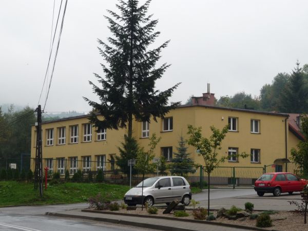 Szkoła Podstawowa w Harbutowicach.