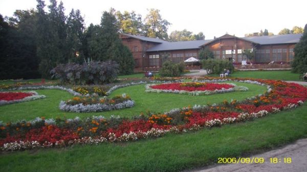 Ciechocinek - rabaty kwiatowe i restauracje parkowe