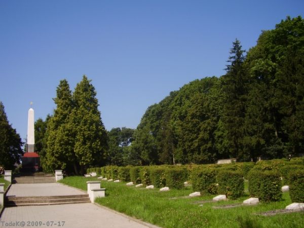 ... utrzymany i zadbany, świadczy o szacunku dla historii bez uprzedzeń ...