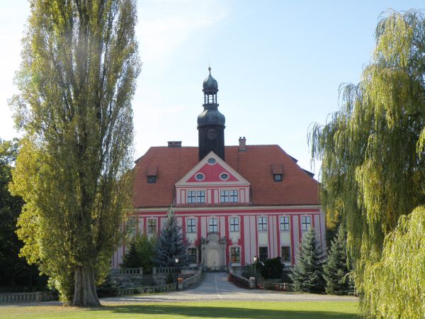 Pałac który miał być przekazany na początku XX w w darze Henrykowi Sienkiewiczowi ale nie został przez niego przyjety