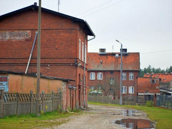 Waplewo Wielkie - budynki kolejowe z byłej stacji funkcjonującej do lat dziewięćdziesiątych  ub.w. na linii kolejowej i  Malbork-Małdyty.