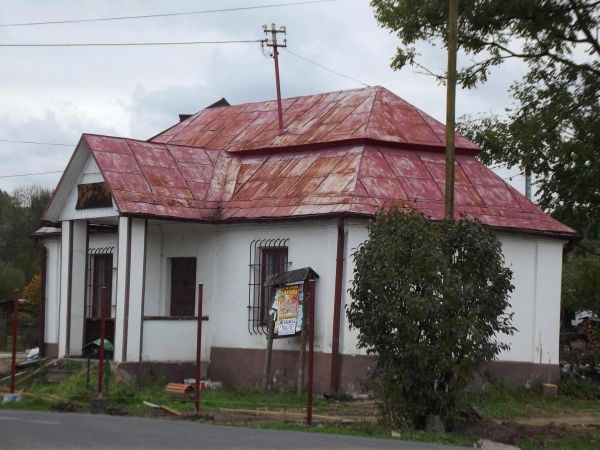 Dom Ubogich - obecnie latem mieści się tu mini galeria KGW, prezentująca twórczość miejscowych artystów.