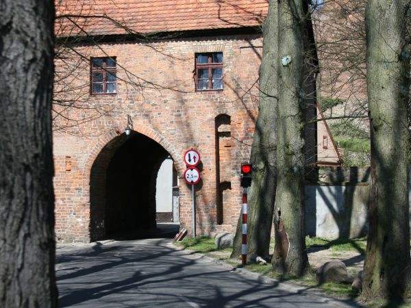 Brama Polska (zwana też Poznańską) - jedna z obronnych bram Łagowa pochodząca z XV wieku.