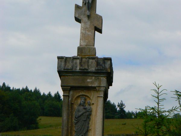 Krzyż przy drodze do Regetowa.