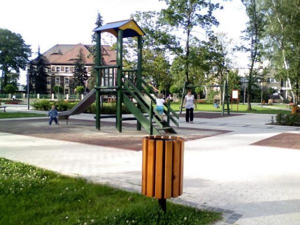 Plac zabaw przy Dyrekcji KWK "Knurów"