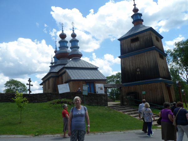 widzimy osmoloną dzwonnicę - cerkiew spłonęła ! - pożar był 13.09.2006r. - od zaprószenia ognia - wielkim poświęceniem i wysiłkiem wzniesiono nową cerkiew.