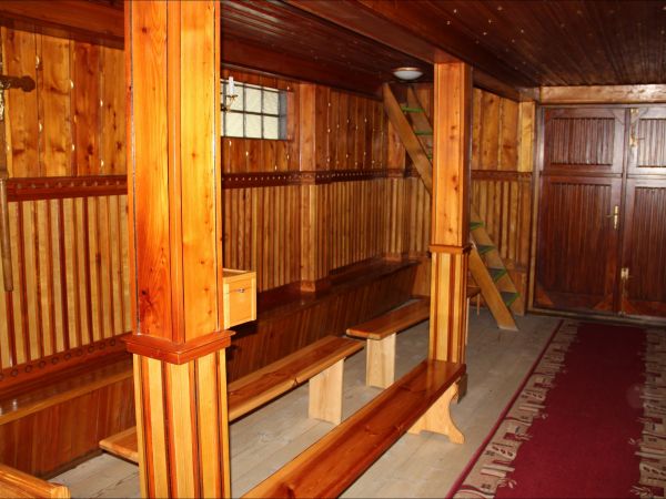 Leszno do 1977 roku nosiło nazwę Poździacz . Cerkiew św. Bazylego Wielkiego , aktualnie kościół pw. NMP Niepokalanie Poczętej, parafia rzymskokatolicka . Zbudow