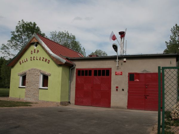 REMIZA  OCHOTNCZEJ  STRAŻY  POŻARNEJ  (rok później - maj 2009r.) PO ROZBUDOWIE