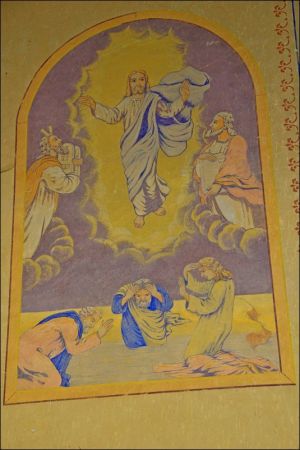 Murowana cerkiew p.w. Opieki NMP . Zbudowana w 1913 r. Wewnątrz cenna polichromia. W latach 1947-71 - magazyn. Obecnie opuszczona i zaniedbana.