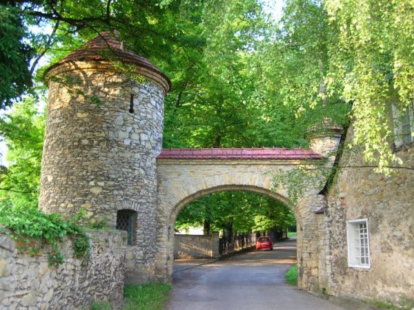 Żyrowa - brama wjazdowa