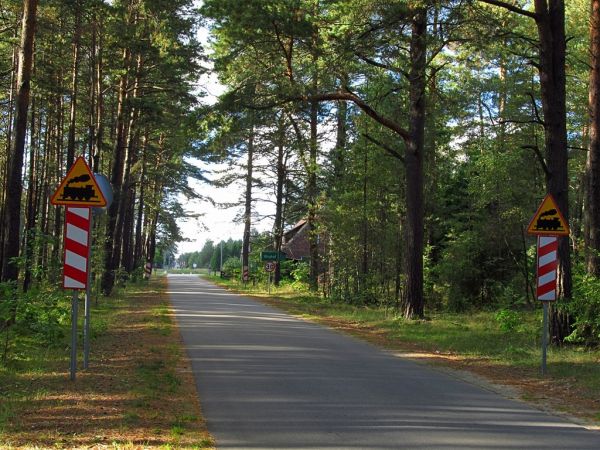 W drodze do Wojtala, przed przejazdem kolejowym liniii Bydgoszcz - Gdynia