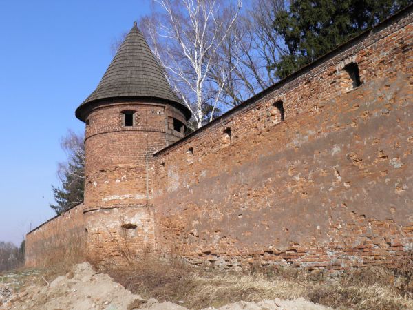 Wzgórze Św. Michała . Mury obronne  Klasztoru SS. Benedyktynek .