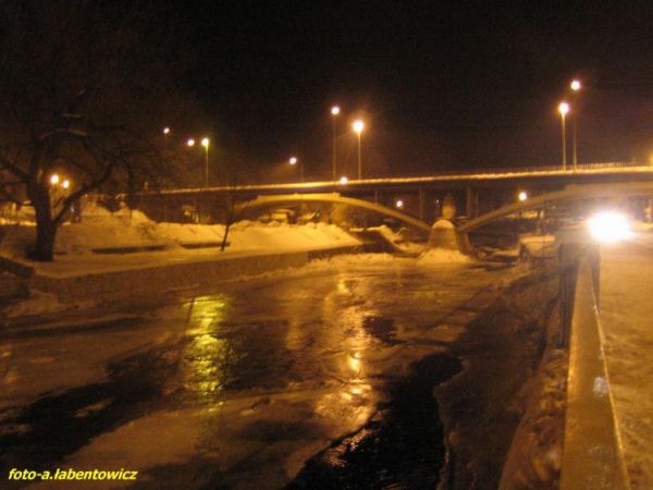 ZIMA  W  LĄDKU