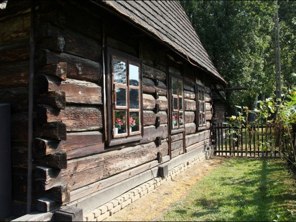 Skansen budownictwa ludowego.
