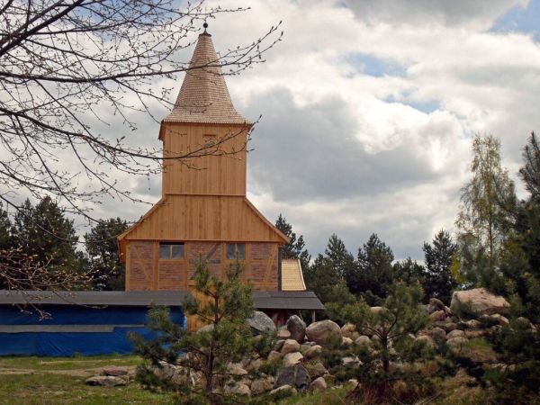 Świątynia z Bożegopola Wielkiego - ufundowana została przez Bertholda von Luntosch właściciela wsi w latach 1637-1658. Budynek wzniesiono w konstrukcji szkielet