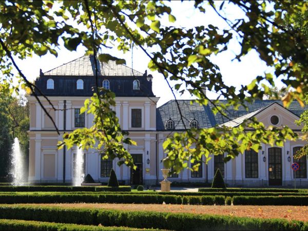 Zespół pałacowo - parkowy Czartoryskich .