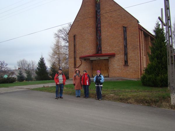 przed: kościół - w budowie.