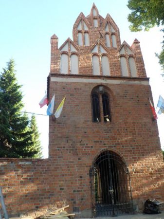 Brama opata Kuli, z 1497 roku, brama - dzwonnica.