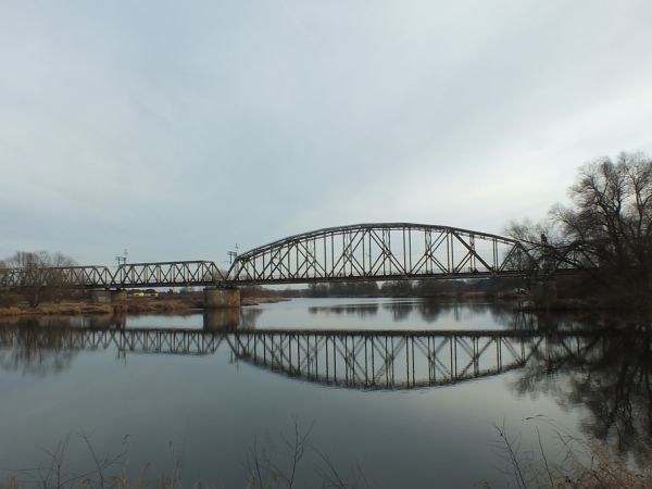 Most kolejowy nad Odrą