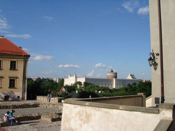 Widok na Zamek z Placu po Farze.